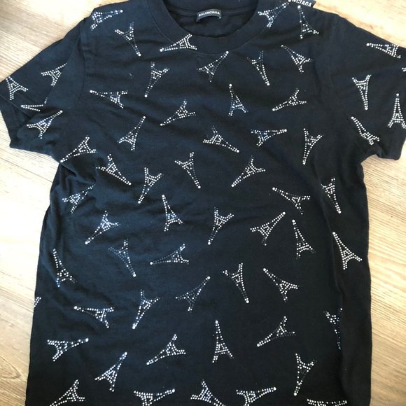 balenciaga eiffel tower